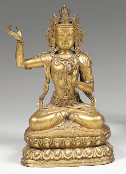  Statuette de bouddha assis en dhyanasana sur le lotus en bronze doré. Chine, époque...