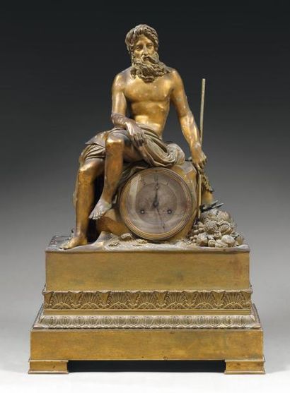 null Importante pendule en bronze doré présentant une figure de Neptune assis sur...