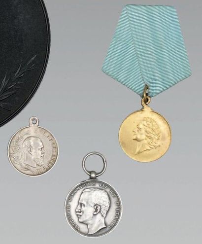 null Lot. Médaille du souvenir d'Alexandre III (1881-1894) argent. Médaille du bicentenaire...