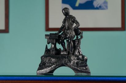 null Sculpture en régule patiné peint en noir représentant un personnage aux attributs...