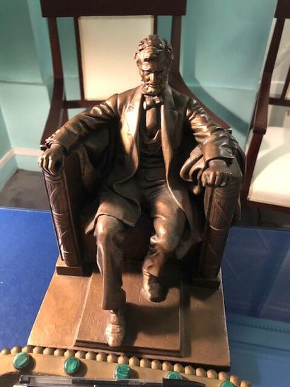 null Sculpture en bronze représentant Abraham Lincoln.
H. 25 - L. 18,5 - P. 20 cm

Provenance...