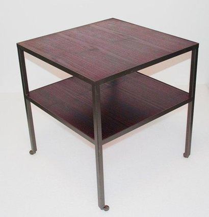 null Table basse à deux plateaux en bois laqué couleur cerise et pieds montants en...
