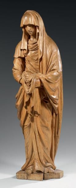 null Grande Sainte Femme Sculpture en bois d'orme. Allemagne, début du XVIIe siècle....