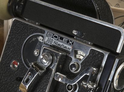 null Cinéma. Dans sac rigide, caméra Paillard Bolex H8 Reflex avec objectif Kern-Paillard...