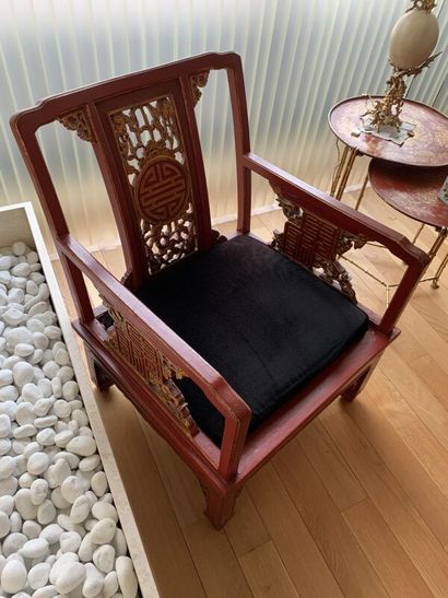 null ROBERT THIBIER (1926-2001)
Paire de fauteuils en laque de Chine rouge à décor...