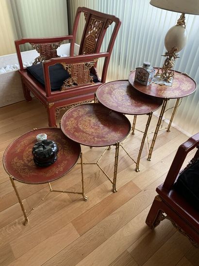 null ROBERT THIBIER (1926-2001)
Série de 4 petites TABLES gigognes à plateaux en...