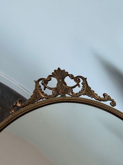 null Miroir ovale en bronze doré. 84 x 48 cm