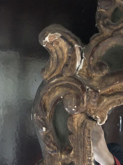 null Miroir en bois doré dit de Beaucaire.
(accidents et manques)
76 x 48 cm