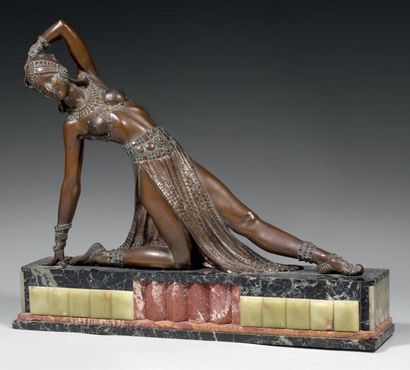 Dimitri CHIPARUS (1886-1947) Danseuse exotique Bronze à patine brune portant "D.H....