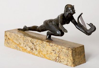 G. POITVIN «Musicien égyptien». Epreuve en bronze patiné. Socle d'origine en marbre....
