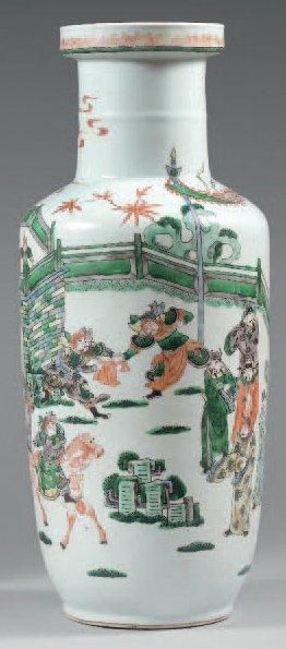 CHINE - XIXe siècle Vase de forme rouleau en porcelaine décorée en émaux polychromes...