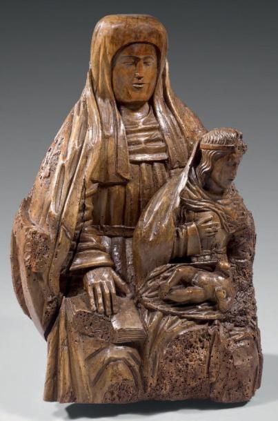 null Sainte Anne trinitaire en bois naturel. Sainte Anne est représentée assise posant...