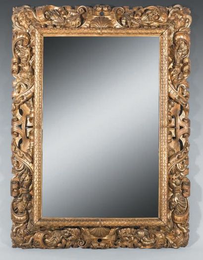 Important miroir en bois doré, la vue centrale...
