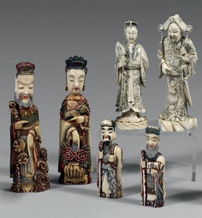 JAPON et Chine - XXe siècle Ensemble comprenant quatre hommes et deux femmes en ivoire,...