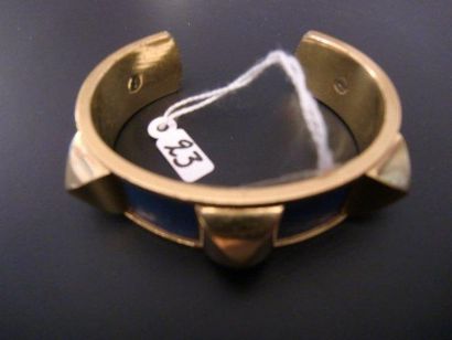 null Bracelet demi-jonc rigide en métal doré clouté sur fond de cuir turquoise de...