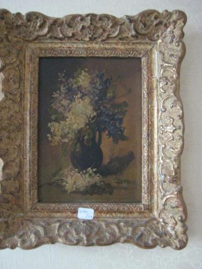 Edmond van COPPENOLLE Vase de fleurs Deux huiles sur panneau Signé en bas à droite...