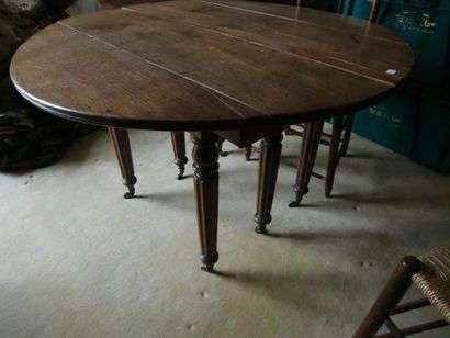 null Table en bois naturel posant sur 6 pieds (avec allonges)