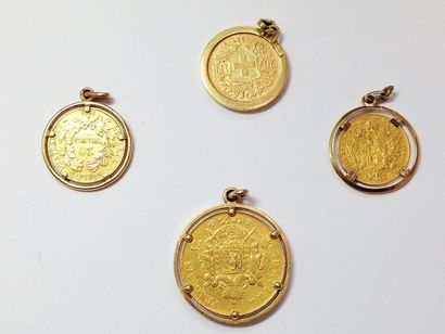 null Lot de quatre pendentifs pièces en or jaune (750 millièmes) retenant respectivement:...