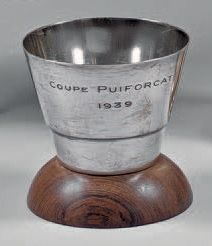null Coupe en argent et bois, gravée coupe Puiforcat 1939. Signée Jean E. Puiforcat....