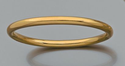 null Bracelet jonc ovale rigide en or jaune (750 millièmes).
Poids: 34,8 g