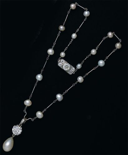null Collier en platine et or gris fait d'une chaîne à bâtonnets alternés de perles...