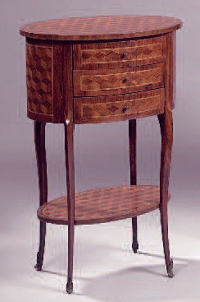 null Petite table ovale en placage de bois de rose et palissandre à décor de cubes...