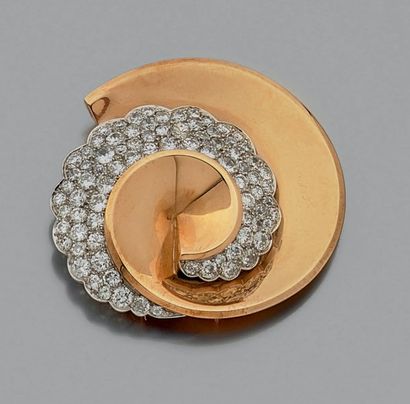 Raymond TEMPLIER (attribué à) Rare clip de corsage circulaire en platine (900 millièmes)...