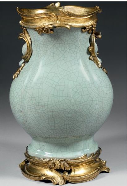null Important vase en porcelaine de Chine d'époque Qianlong avec des montures de...