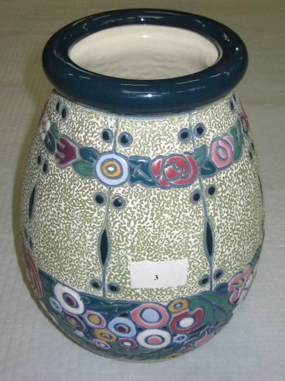 null Vase à panse renflée en céramique à décor stylisé émaillé polychrome sur fond...