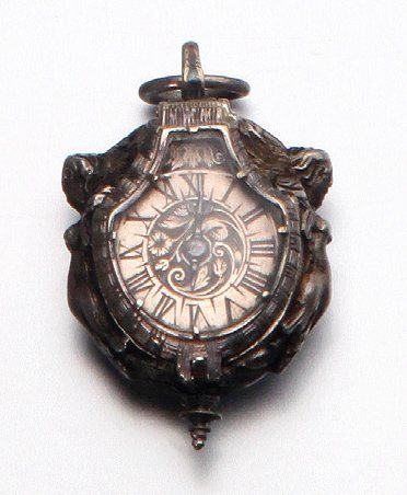 Très petite montre pendentif d'époque Renaissance,...