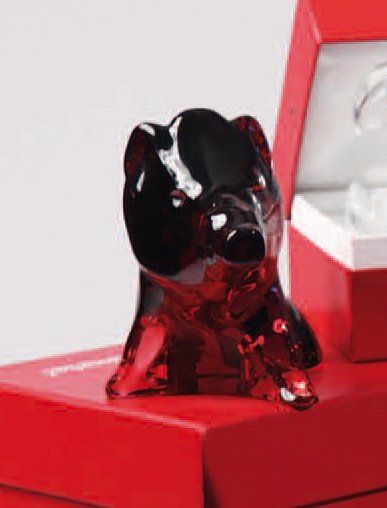 BACCARAT « sanglier » Cristal rouge. (boîte d'origine) H 10,5 cm