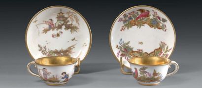 SEVRES - Porcelaine dure Deux belles tasses et leur soucoupe provenant d'un service...