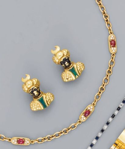 null Collier en or jaune formé d'une chaîne à maille forçat coupée de dix motifs...