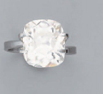 null Diamant taillé en coussin. Poids : 7,64 ct