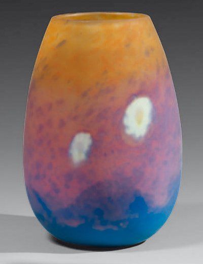 DAUM Vase ovoïde à col tronqué. Épreuve en verre marmoréen jaune orangé tacheté violet....