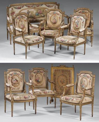null Important mobilier en bois doré composé de dix fauteuils et un canapé. Modèle...