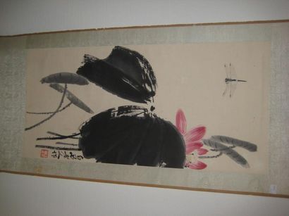 null Lot: Peinture avec une libellule portant une signature apocryphe et une peinture.
Chine,...