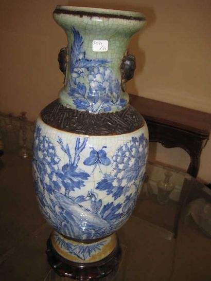 null Vase en porcelaine de Nanquin
(accidents et restaurations)
H : 46 cm