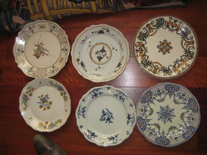 null Série de 6 assiettes en faience diverse