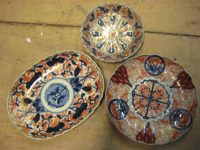 null Trois coupes en porcelaine Imari
(Restaurations) 