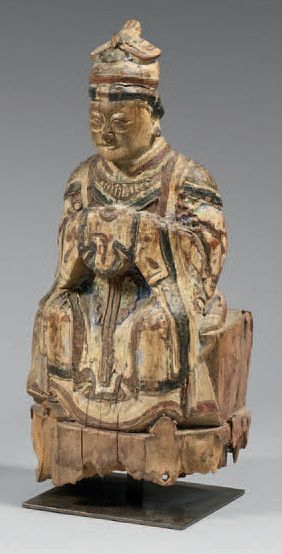 CHINE, XIXe siècle Statuette de dignitaire en bois à traces de polychromie, assis...
