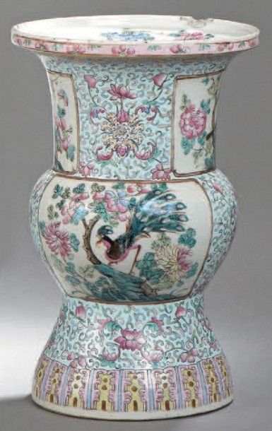 null Grand vase «Yen/Yen» en porcelaine de Chine à décor polychrome en émaux de la...