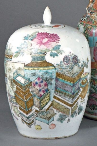 null Grand pot à gingembre de forme ovoïde, couvert, en porcelaine de Chine, à décor...