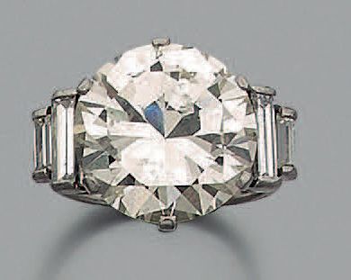  Bague solitaire en platine (800 millièmes) serti d'un diamant taille brillant, pesant...