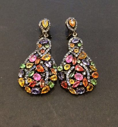 null Paire de pendants d'oreilles «gouttes tutti frutti» en or jaune (750 millièmes)...