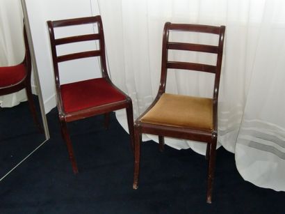 null Paire de chaises à barreaux 

Hauteur : 83 cm


