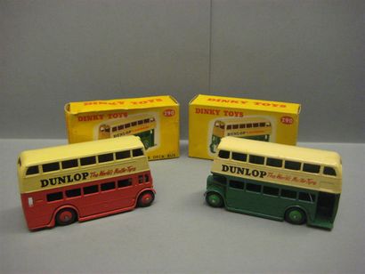 null Dinky Toys. Deux Double Deck Bus, un rouge et un vert, avec boites. Made in...