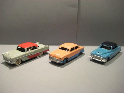 null Dinky Toys
- Ford Fordor Sedan, peinture écaillée, avec boite d'origine. Made...