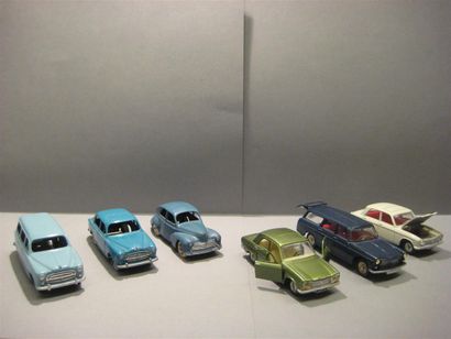 null Dinky Toys
- Berline 403 Peugeot, bleue pétrole, avec boite d'origine. Made...