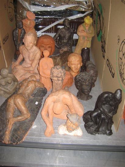null Attribué à Edith SAMANNA
Ensemble de 19 statues en terre cuite et plâtre
Quelques...